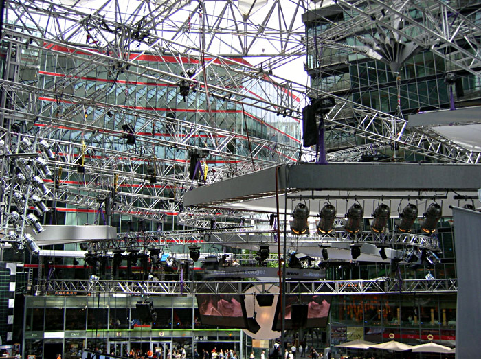 Das Sony - Center am Potsdamer Platz während der Fußball - WM; Copyright: Gerd-Michael Tuschy